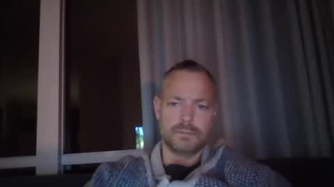 Snapshot of platugle chatting on 11/15/25, 10:26 platugle online show from 11/15/25, 10:26