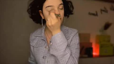 Snapshot of playbabee chatting on 10/28/25, 01:03 Vikky is here online show from 10/28/25, 01:03