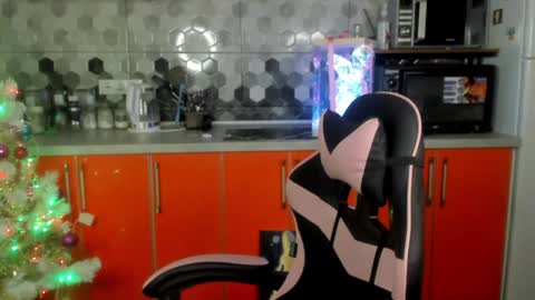 Snapshot of playful_mary chatting on 12/25/24, 05:37 Masha online show from 12/25/24, 05:37