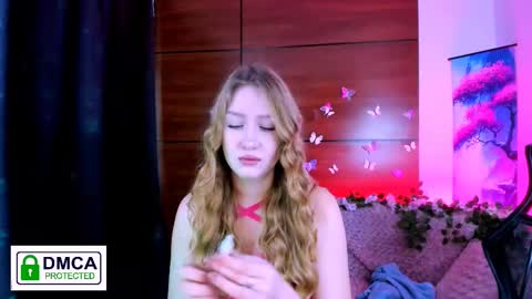 Snapshot of playful_sophie chatting on 12/26/24, 11:10 Sophie online show from 12/26/24, 11:10