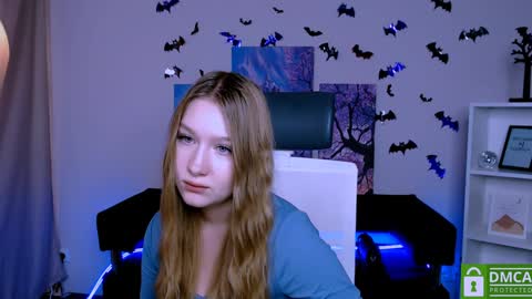 Snapshot of playful_sophie chatting on 12/27/24, 02:22 Sophie online show from 12/27/24, 02:22