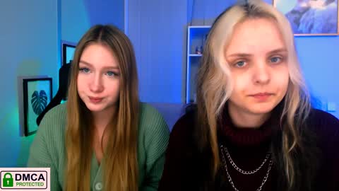 Snapshot of playful_sophie chatting on 12/30/24, 10:43 Sophie online show from 12/30/24, 10:43