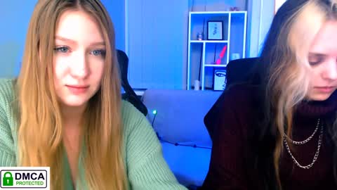Snapshot of playful_sophie chatting on 12/30/24, 01:47 Sophie online show from 12/30/24, 01:47