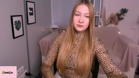 Snapshot of playful_sophie chatting on 01/04/25, 10:27 Sophie online show from 01/04/25, 10:27