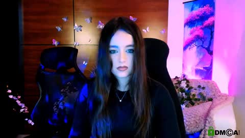 Snapshot of playful_sophie chatting on 01/06/25, 02:03 Sophie online show from 01/06/25, 02:03