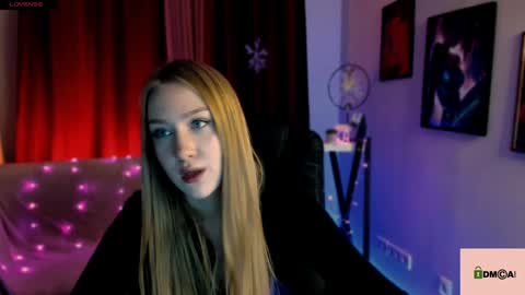 Snapshot of playful_sophie chatting on 01/07/25, 11:35 Sophie online show from 01/07/25, 11:35