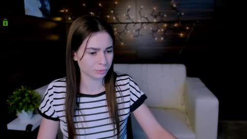 Snapshot of playful_sophie chatting on 01/25/25, 10:51 Sophie online show from 01/25/25, 10:51