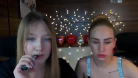 Snapshot of playful_sophie chatting on 03/03/25, 09:59 Sophie online show from 03/03/25, 09:59