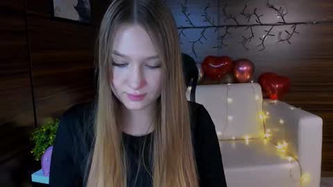 Snapshot of playful_sophie chatting on 03/04/25, 04:06 Sophie online show from 03/04/25, 04:06