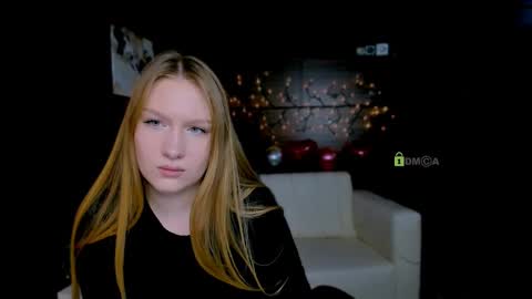 Snapshot of playful_sophie chatting on 03/07/25, 10:24 Sophie online show from 03/07/25, 10:24