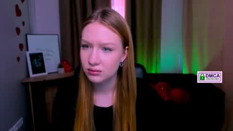 Snapshot of playful_sophie chatting on 03/10/25, 12:04 Sophie online show from 03/10/25, 12:04