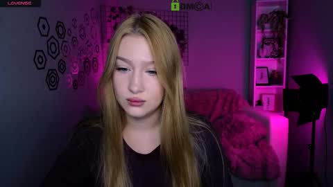 Sophie online show from 11/17/25, 08:03