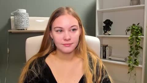 Snapshot of playgirl_valeria chatting on 12/21/24, 07:35 Valeria online show from 12/21/24, 07:35