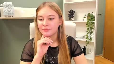 Snapshot of playgirl_valeria chatting on 12/29/24, 11:07 Valeria online show from 12/29/24, 11:07