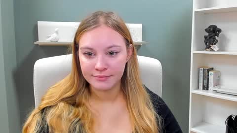 Snapshot of playgirl_valeria chatting on 01/05/25, 08:11 Valeria online show from 01/05/25, 08:11