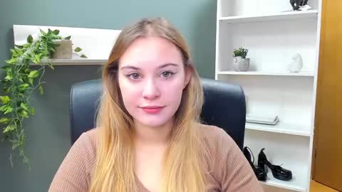 Snapshot of playgirl_valeria chatting on 01/12/25, 07:32 Valeria online show from 01/12/25, 07:32
