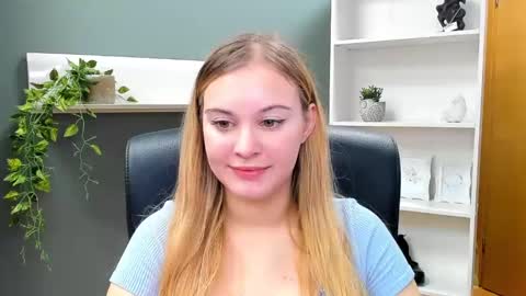 Snapshot of playgirl_valeria chatting on 01/18/25, 09:02 Valeria online show from 01/18/25, 09:02