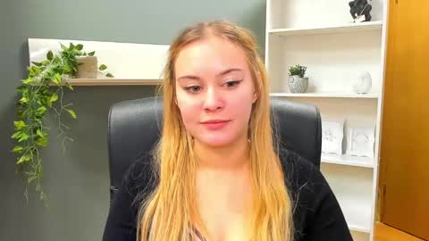 Snapshot of playgirl_valeria chatting on 01/19/25, 05:49 Valeria online show from 01/19/25, 05:49