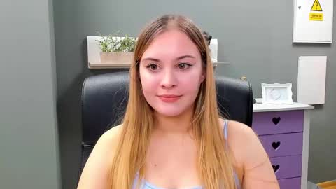 Snapshot of playgirl_valeria chatting on 02/02/25, 05:48 Valeria online show from 02/02/25, 05:48