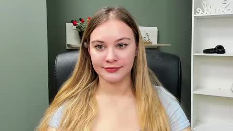 Snapshot of playgirl_valeria chatting on 03/08/25, 10:54 Valeria online show from 03/08/25, 10:54