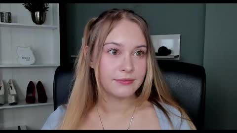 Snapshot of playgirl_valeria chatting on 09/13/25, 06:46 Valeria online show from 09/13/25, 06:46
