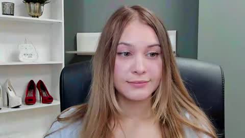 Snapshot of playgirl_valeria chatting on 10/05/25, 01:42 Valeria online show from 10/05/25, 01:42