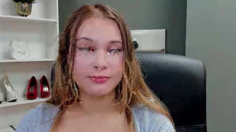 Snapshot of playgirl_valeria chatting on 10/14/25, 09:04 Valeria online show from 10/14/25, 09:04