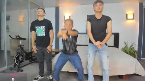   online show from 11/09/25, 11:03