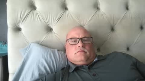 Snapshot of playtime2020 chatting on 09/19/25, 10:43 playtime2020 online show from 09/19/25, 10:43