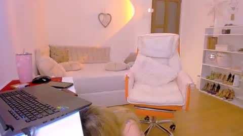 PleasureWitch online show from 04/06/26, 07:15