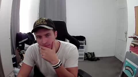 Snapshot of plkrisztian chatting on 09/18/25, 07:05 plkrisztian online show from 09/18/25, 07:05