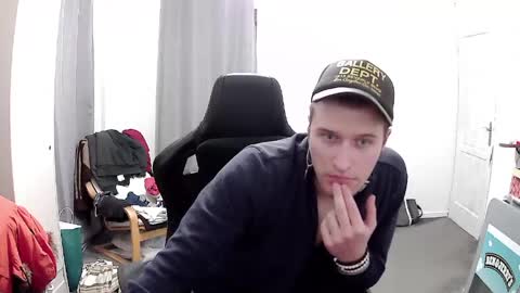 plkrisztian online show from 04/19/26, 10:23