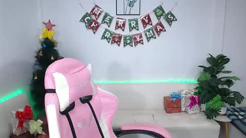 Ploysai online show from 01/06/25, 02:14