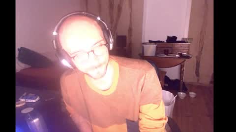Snapshot of plsmakemynight chatting on 05/22/26, 10:26 plsmakemynight online show from 05/22/26, 10:26