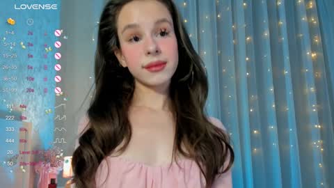 Snapshot of plusvibe chatting on 12/30/24, 02:40 Sophie online show from 12/30/24, 02:40