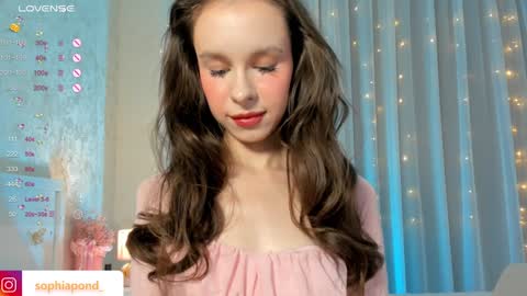 Snapshot of plusvibe chatting on 01/15/25, 01:52 Sophie online show from 01/15/25, 01:52