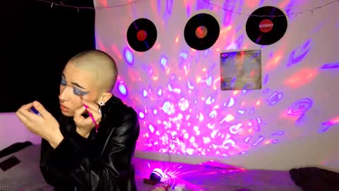 Snapshot of plutonblue369 chatting on 12/18/24, 10:02 online show from 12/18/24, 10:02