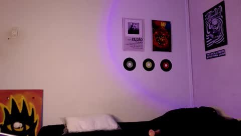    online show from 09/30/25, 03:44