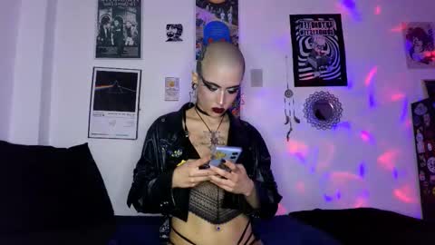    online show from 10/23/25, 01:16