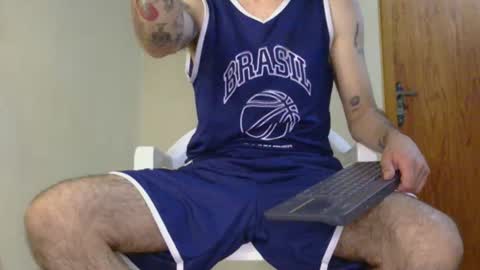 Snapshot of po3t3r0 chatting on 12/14/25, 12:16 juan online show from 12/14/25, 12:16