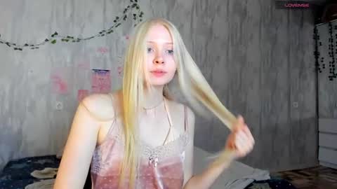 Snapshot of pocet_barbie chatting on 08/01/26, 08:02 Mary online show from 08/01/26, 08:02