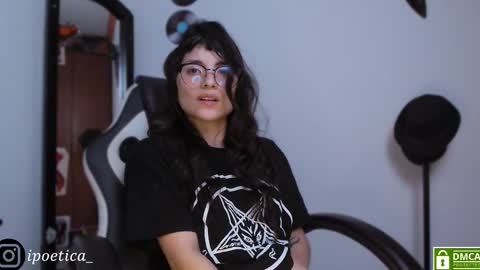 Snapshot of poeeticaa_ chatting on 03/06/26, 04:58 IG ipoetica online show from 03/06/26, 04:58