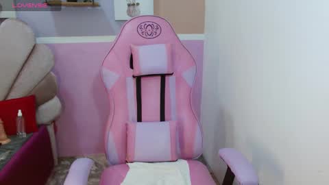 Snapshot of poison_liv chatting on 01/23/25, 02:07 poison_liv online show from 01/23/25, 02:07