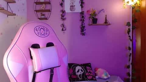 Snapshot of poison_liv chatting on 09/25/25, 01:48 poison_liv online show from 09/25/25, 01:48