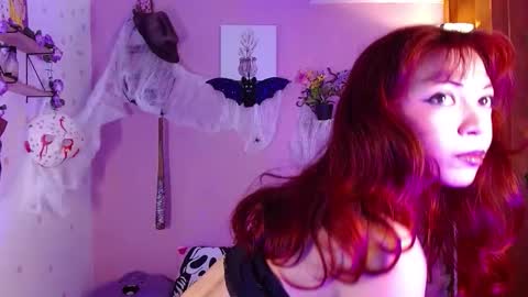 Snapshot of poison_liv chatting on 10/10/25, 01:21 poison_liv online show from 10/10/25, 01:21