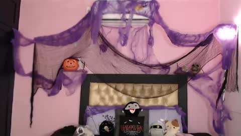 poison_pink online show from 10/18/25, 02:18