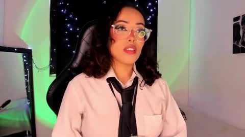 Snapshot of poison_willow chatting on 01/05/25, 06:02 Willow Hours 12pm to 630pm Colombian time FRIDAY AND SUNDAY FREE DAYS online show from 01/05/25, 06:02