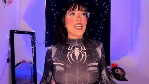 Snapshot of poison_willow chatting on 01/12/25, 05:11 Willow Hours 12pm to 630pm Colombian time FRIDAY AND SUNDAY FREE DAYS online show from 01/12/25, 05:11