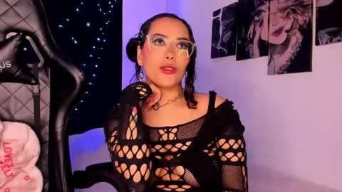 Snapshot of poison_willow chatting on 01/14/25, 08:26 Willow Hours 12pm to 630pm Colombian time FRIDAY AND SUNDAY FREE DAYS online show from 01/14/25, 08:26