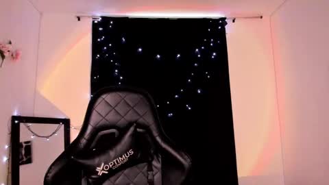Snapshot of poison_willow chatting on 01/20/25, 09:01 Willow Hours 12pm to 630pm Colombian time FRIDAY AND SUNDAY FREE DAYS online show from 01/20/25, 09:01